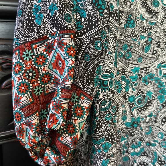 18/20W chic top with an extra long paisley meets southwest vibe Cato plus size - Picture 3 of 7